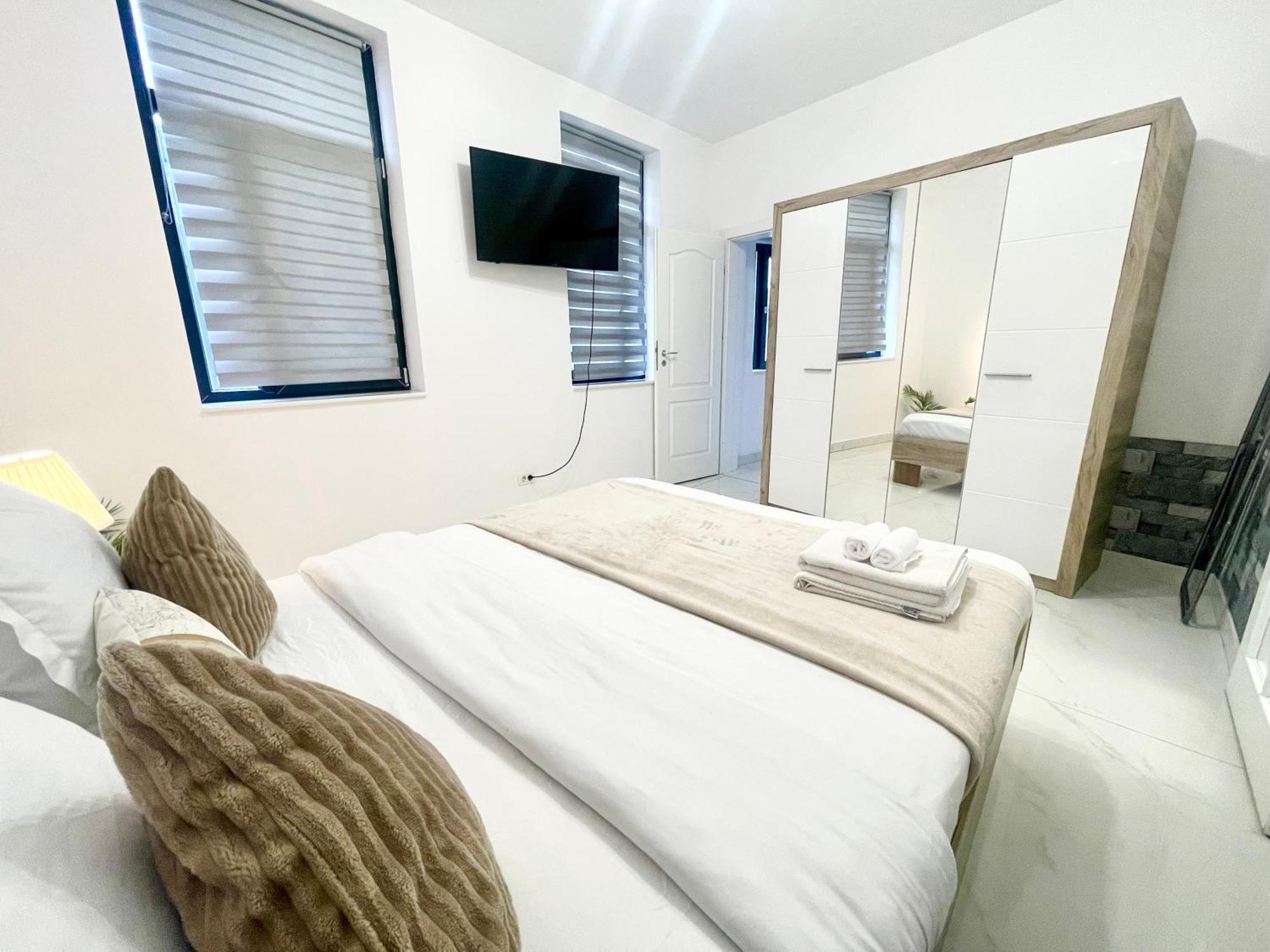 Appartamento Bliss 2 Bucarest Esterno foto
